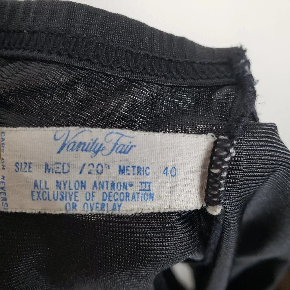 Vintage Vanity Fair Antron III Nylon Half Slip Black Back Slit Size Medium